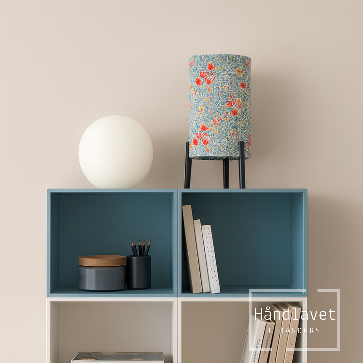 Sticks bordlampe- Bower-Indigo. Sort